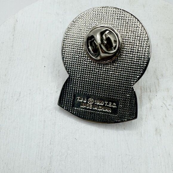 Vintage 1999 Wizard of Oz Dorothy 3D Glass Top Crystal Ball Silver Tone Pin - Picture 5 of 5